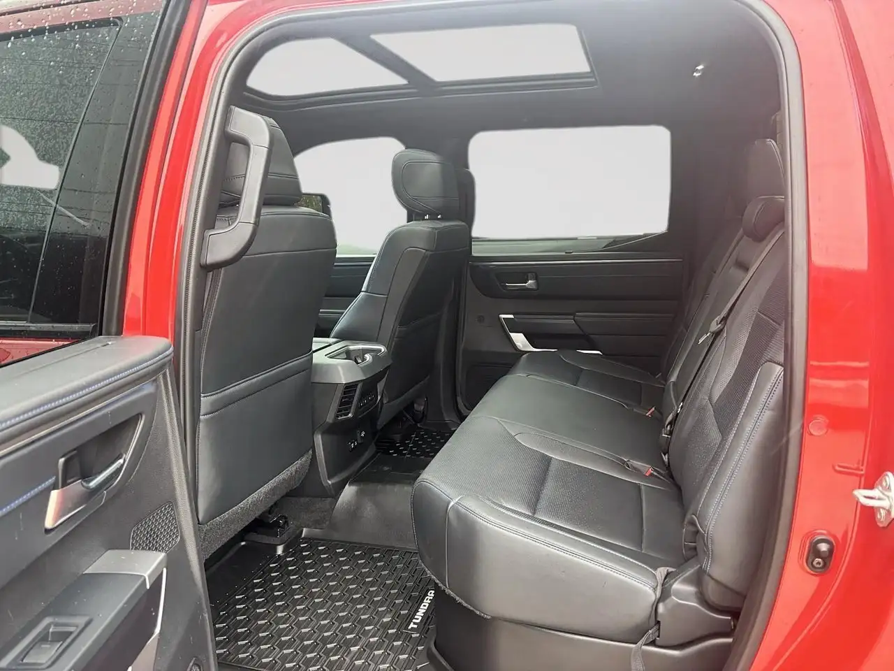 Toyota Tundra снимка Toyota Tundra