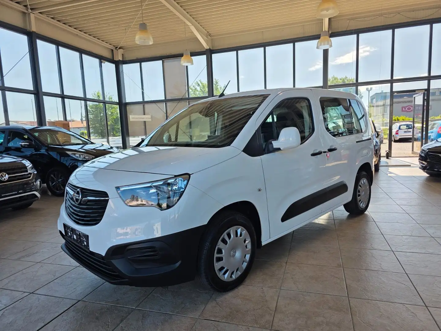 Opel Combo E Cargo Edition Blanc - 1