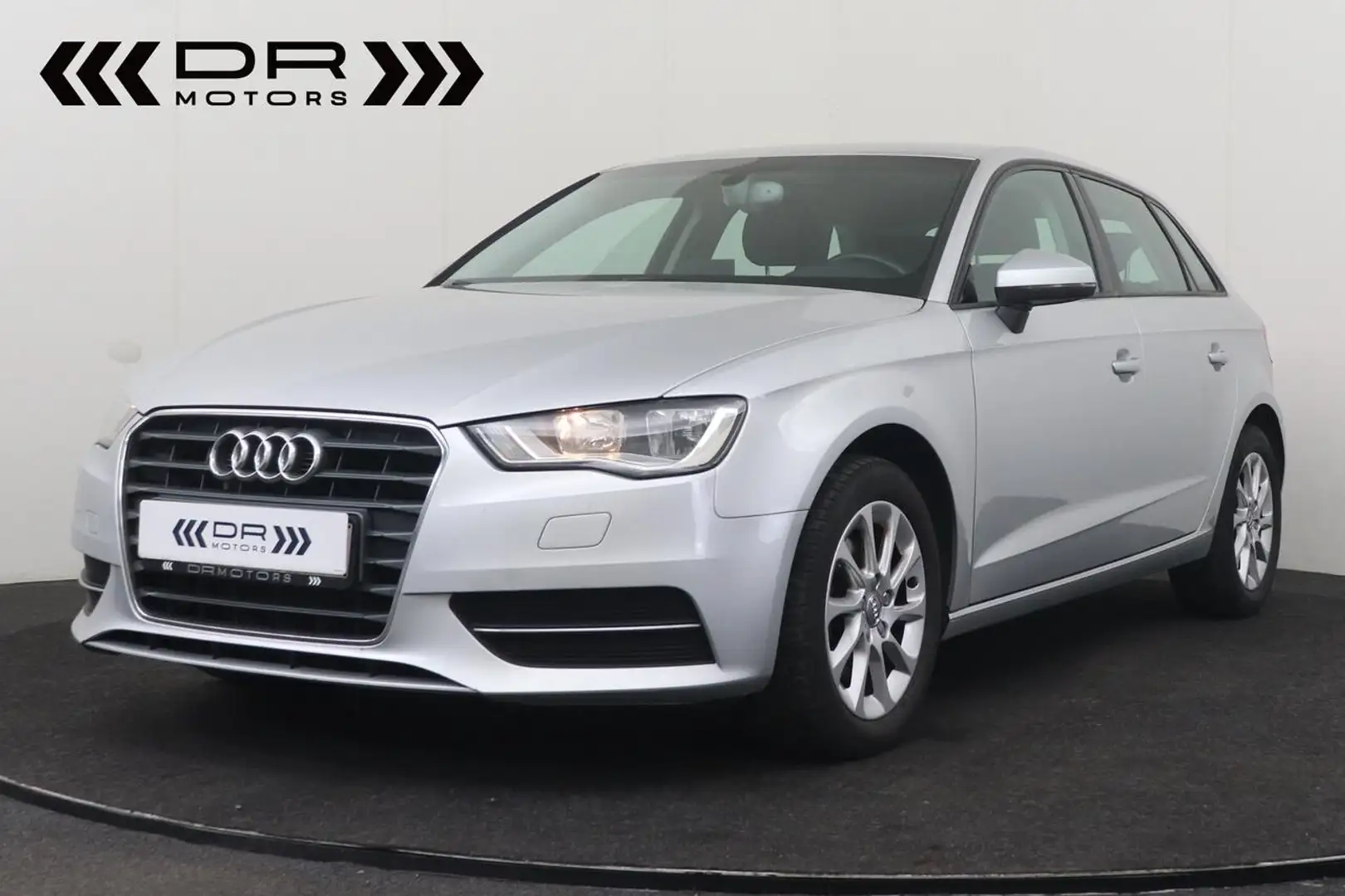 Audi A3 1.6TDI S TRONIC SPORTBACK - LEDER - NAVI Zilver - 1