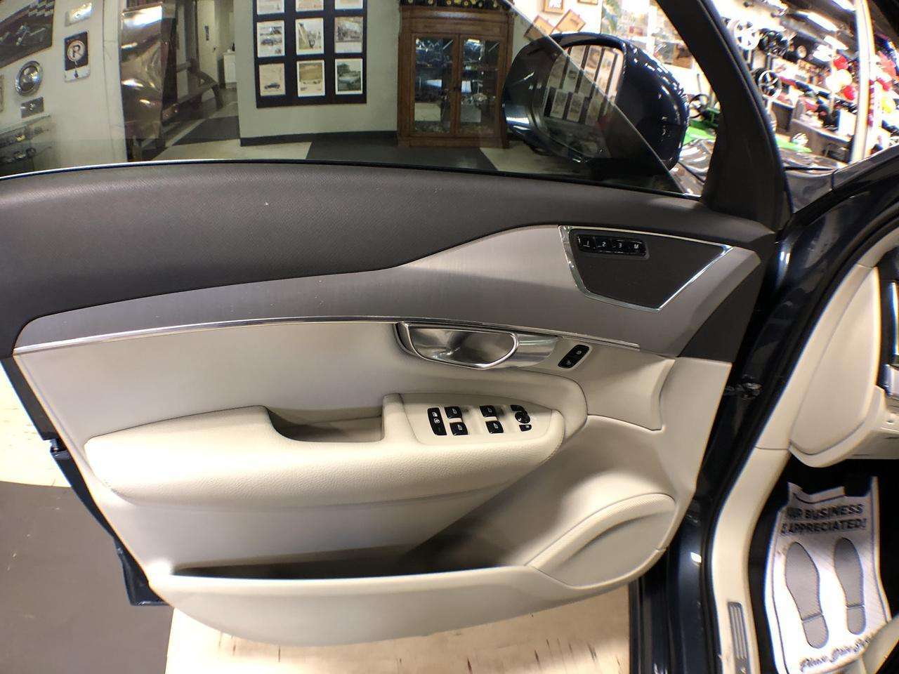 2022 Volvo XC90 MOMENTUM 7 PASS AWD LEATHER PAN/ROOF NAV CAMERA thumb 16
