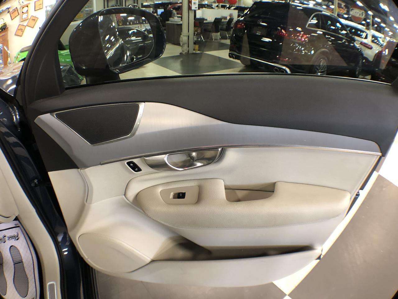 2022 Volvo XC90 MOMENTUM 7 PASS AWD LEATHER PAN/ROOF NAV CAMERA thumb 38
