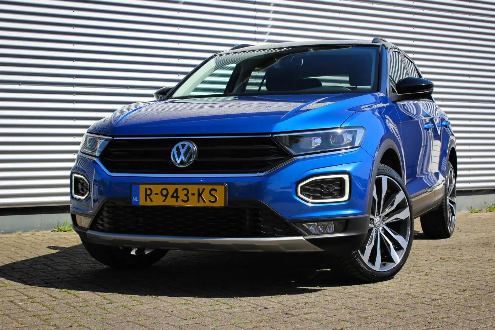 Volkswagen T-Roc 1.5 TSI Sport // Trekhaak - Camera - Virtual Cockp Blauw - 2