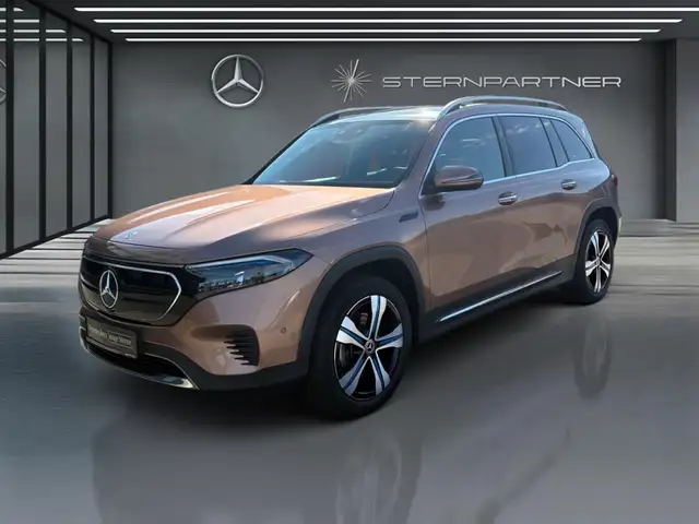 Mercedes-Benz EQB 300 4M AMBIENTE+KEYLESS+PANORAMA+KAMERA+CARP