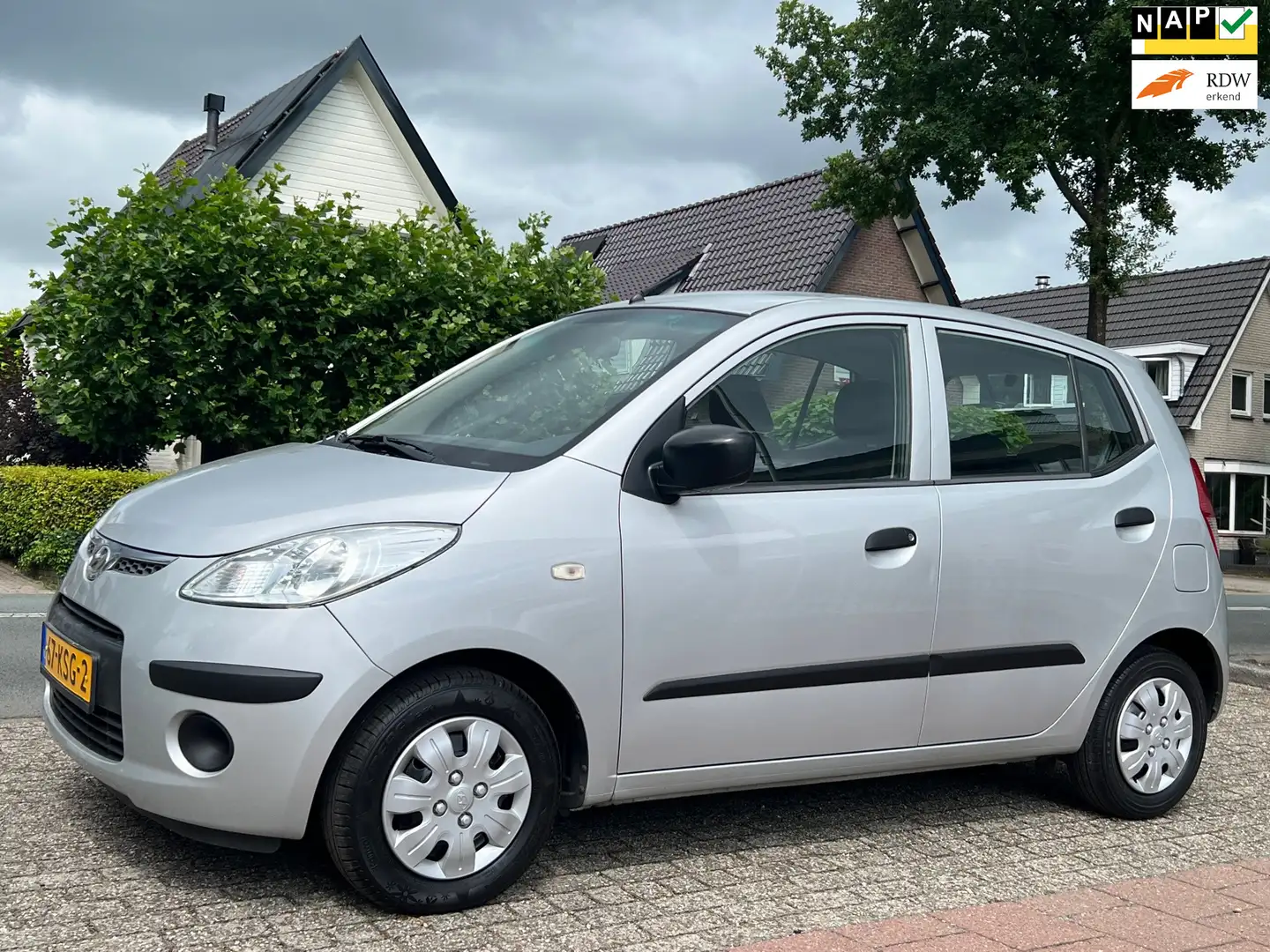 Hyundai i10 1.1 Exclusive Cool 53.000 km NL-AUTO-NAP. Grijs - 1