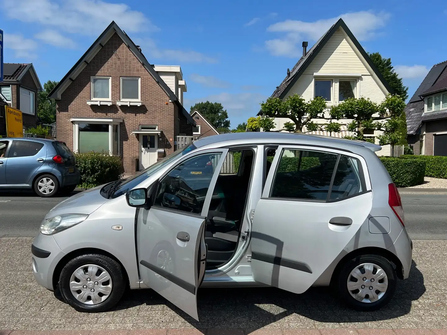 Hyundai i10 1.1 Exclusive Cool 53.000 km NL-AUTO-NAP. Grau - 2