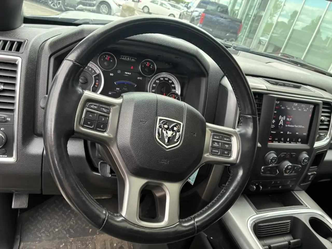 RAM 1500 снимка RAM 1500