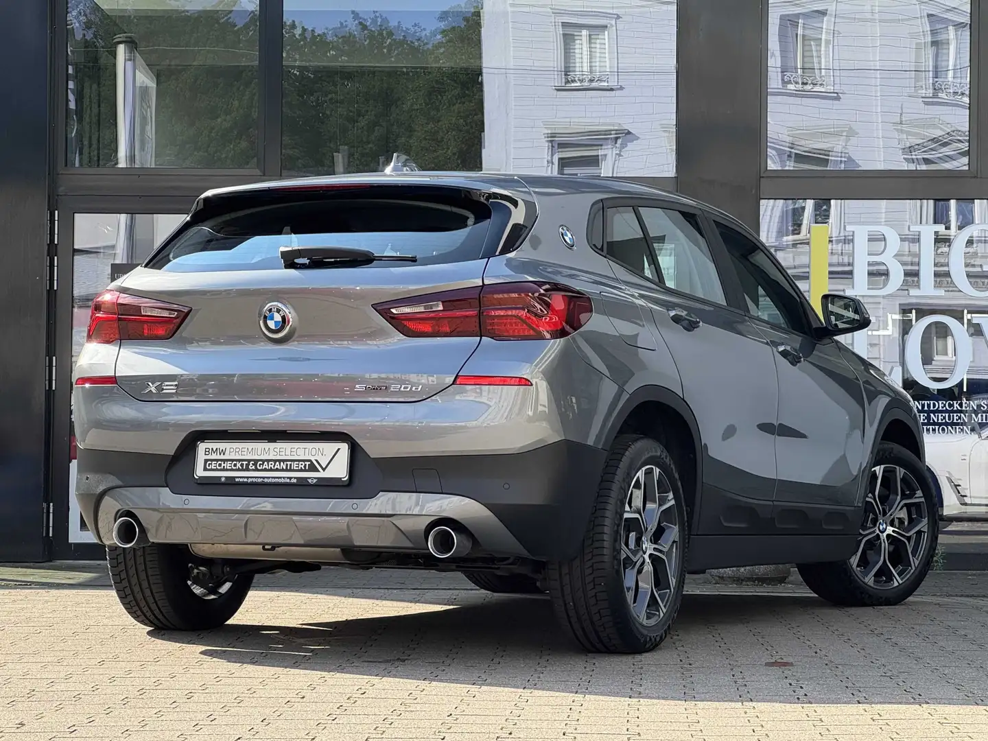 BMW X2 sDrive20d Navi LED Aut. AHK PDC HiFi DAB Shz Grau - 2
