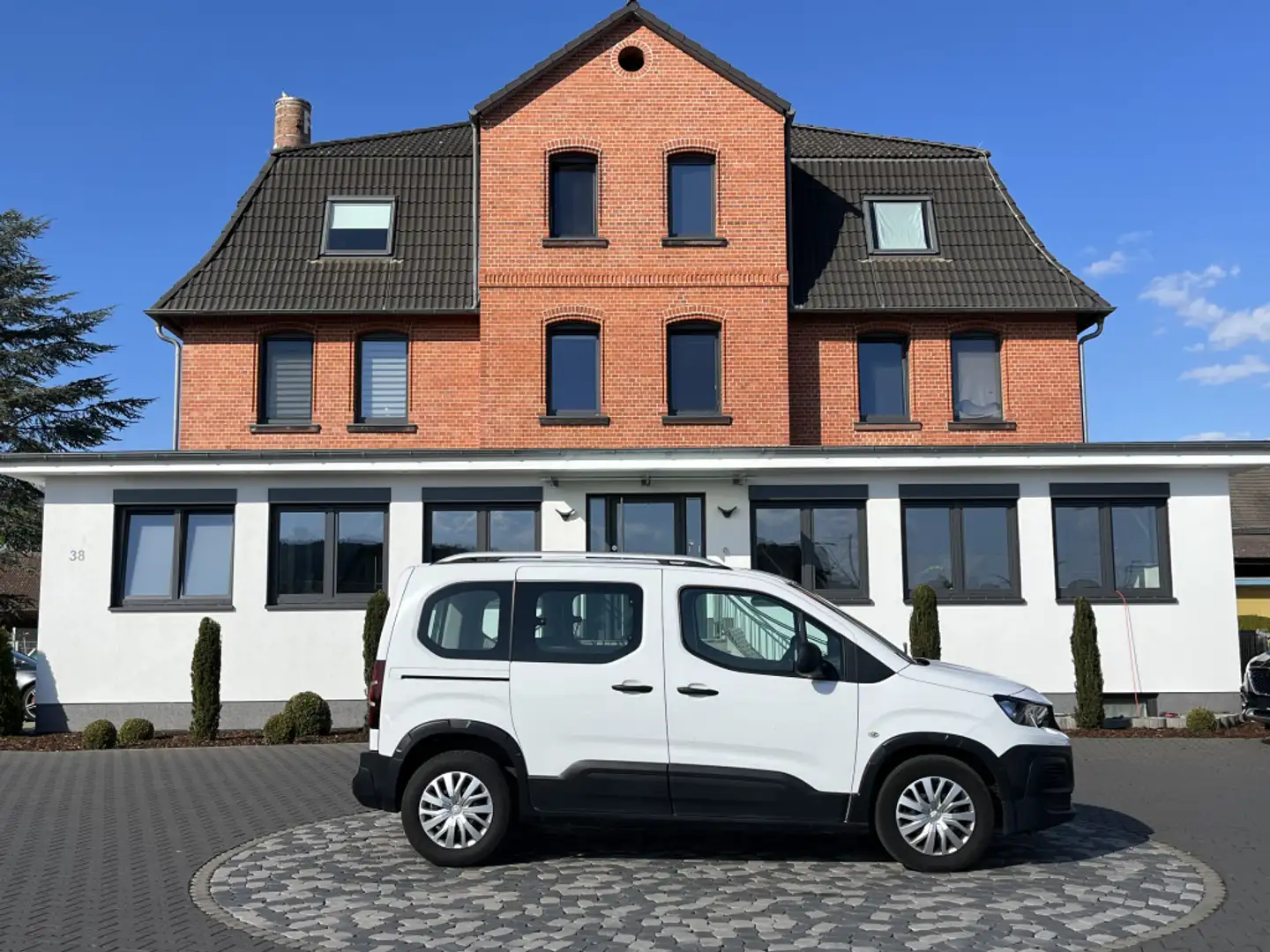 Peugeot Rifter Active L1 NAVI PDC TEMPOMAT 5-SITZER Weiß - 1