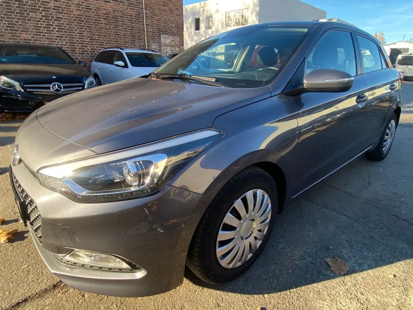 Hyundai i20 blue"Trend" Navi+Kamera+PDC+1.Hand+Allwetter Gris - 1