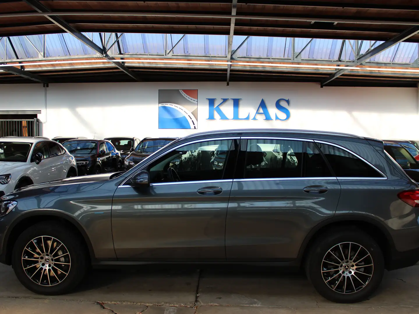 Mercedes-Benz GLC 350 e 4-Matic HYBRID+ESSENCE+TOIT PANORAMIQUE +++ Gris - 2