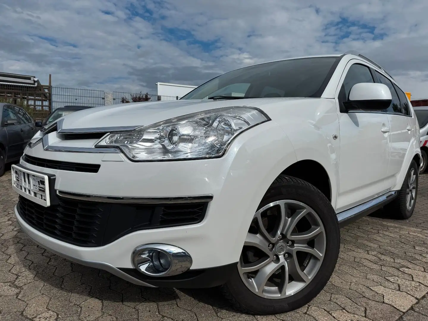 Citroen C-Crosser HDi Klimaautomatik,Navi,Leder,7-Sitze bijela - 1
