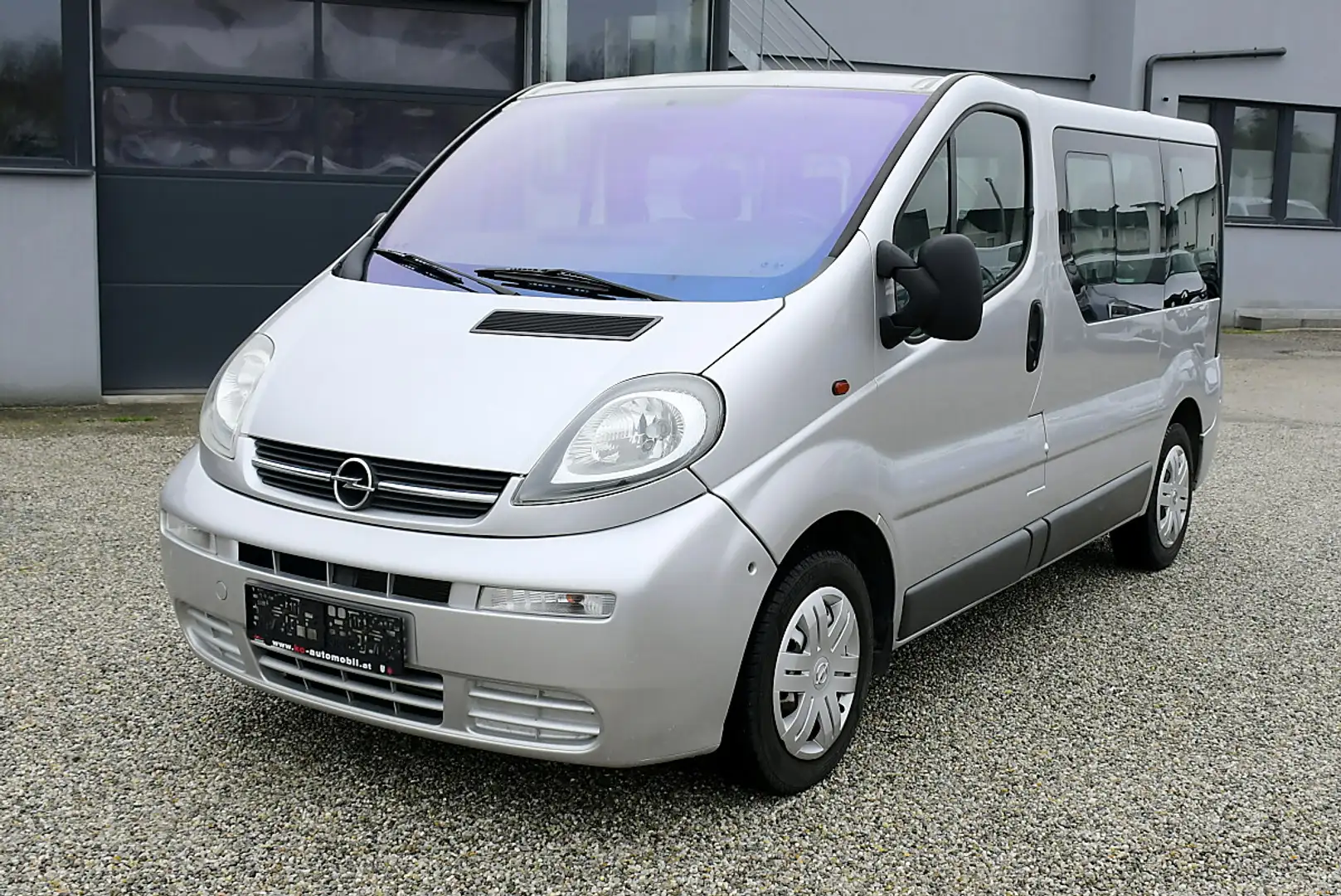 Opel Vivaro Tour L1H1 1,9 DTI 2,7t kurz Silber - 1