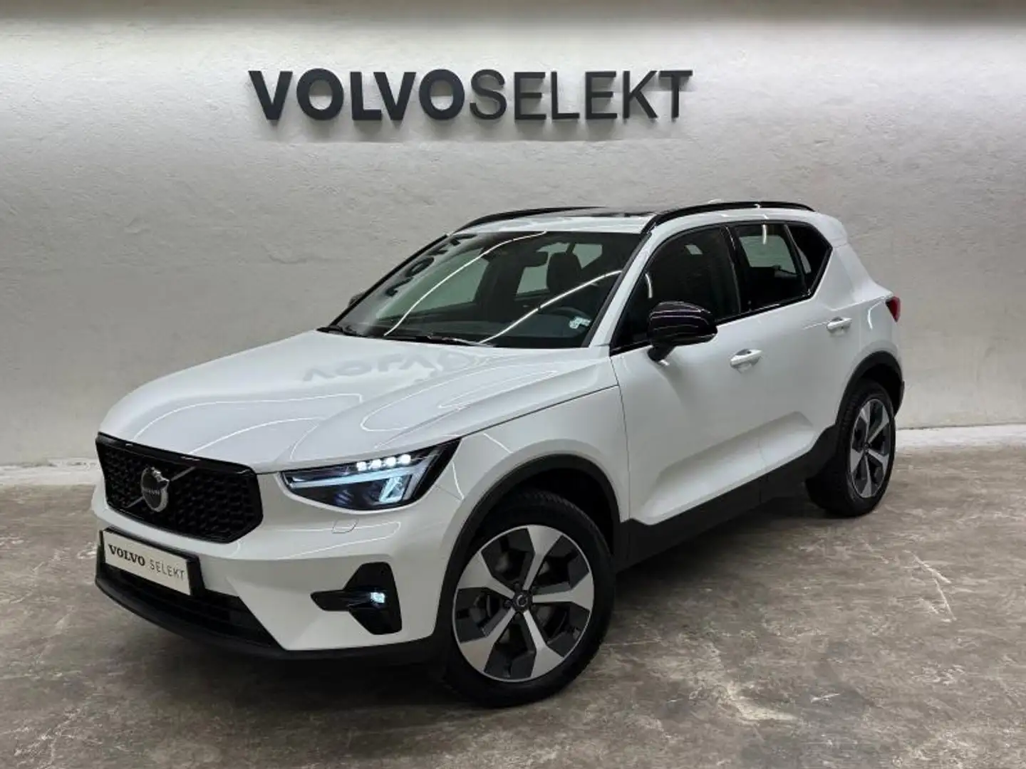 Volvo XC40 B3 163ch Ultimate DCT 7 Weiß - 1