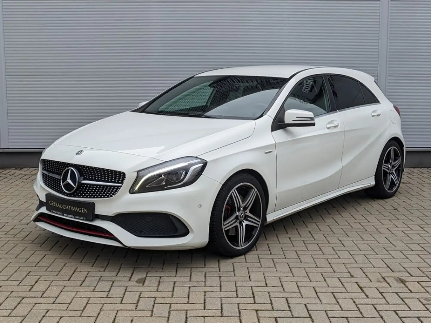 Mercedes-Benz A 250 AMG Sport LED Teilleder Navi Weiß - 2