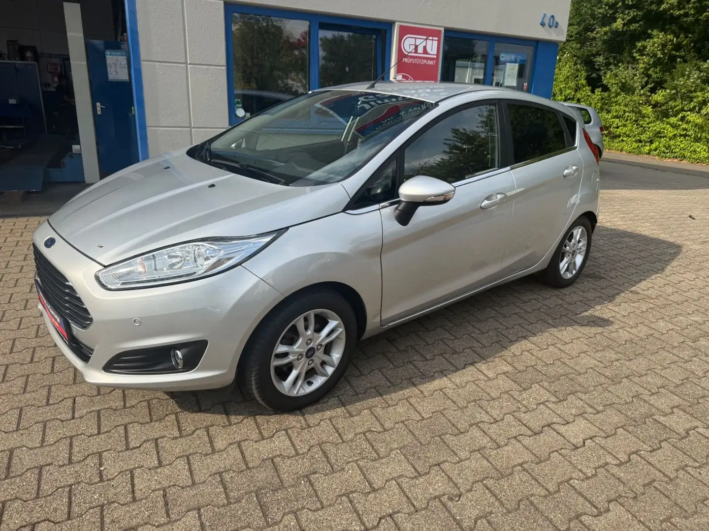 Ford Fiesta Titanium Zahnriemen  Neu Silber - 1