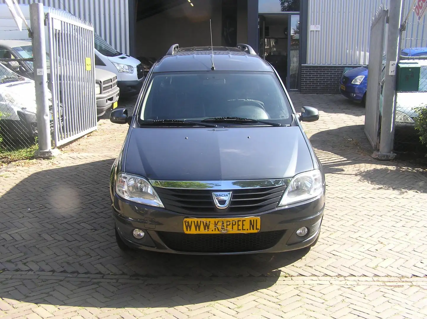 Dacia Logan MCV 1.6 MPI Lauréate LPG 7p. nap pas airco nieuwe Gris - 2
