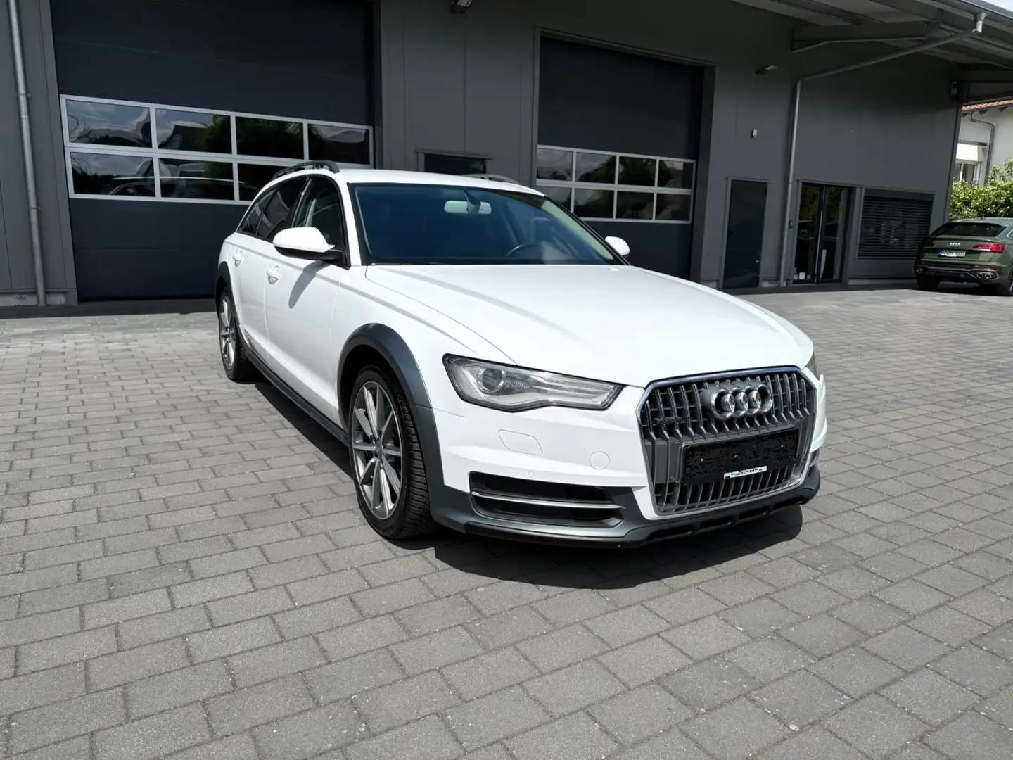 Audi A6 allroad 3.0 TDI quattro  clean d. S tronic Bílá - 2