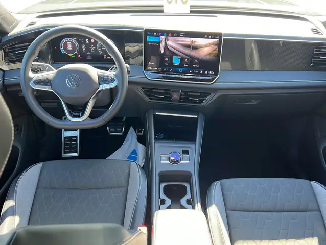 Volkswagen Tiguan view 3