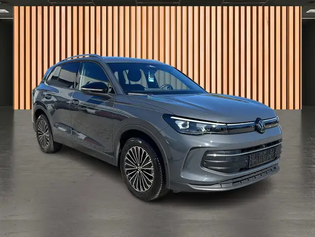 Volkswagen Tiguan view 6