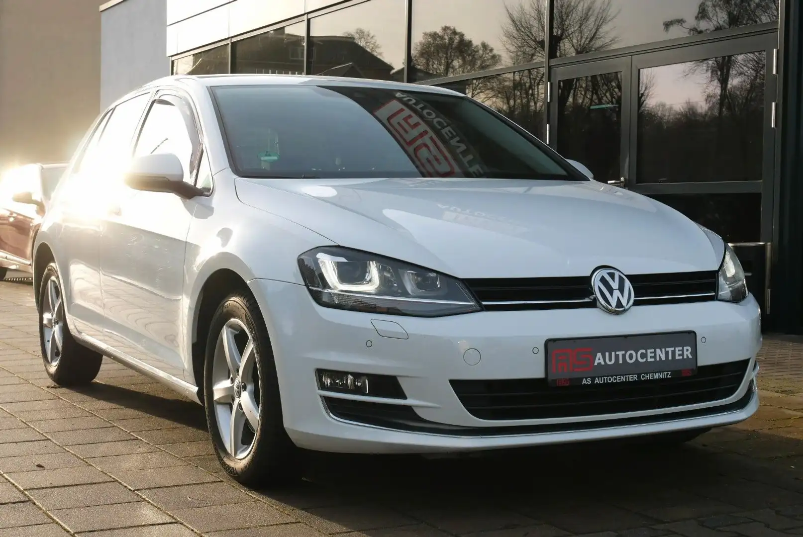 Volkswagen Golf VII Lim. Allstar DSG Xenon Navi PDC Blanc - 2