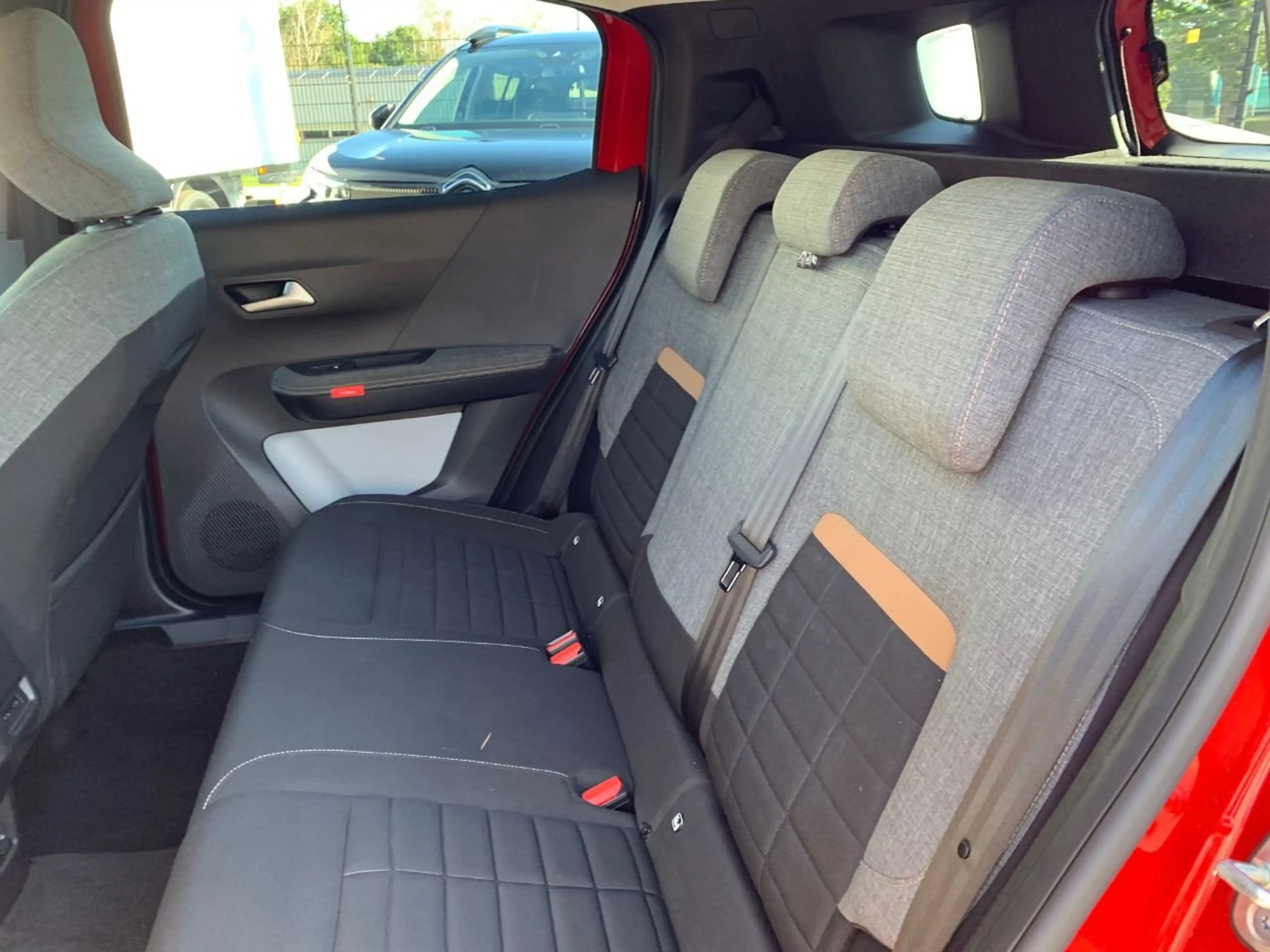Citroen C3 Aircross Hybrid 145 PLUS — photo 13
