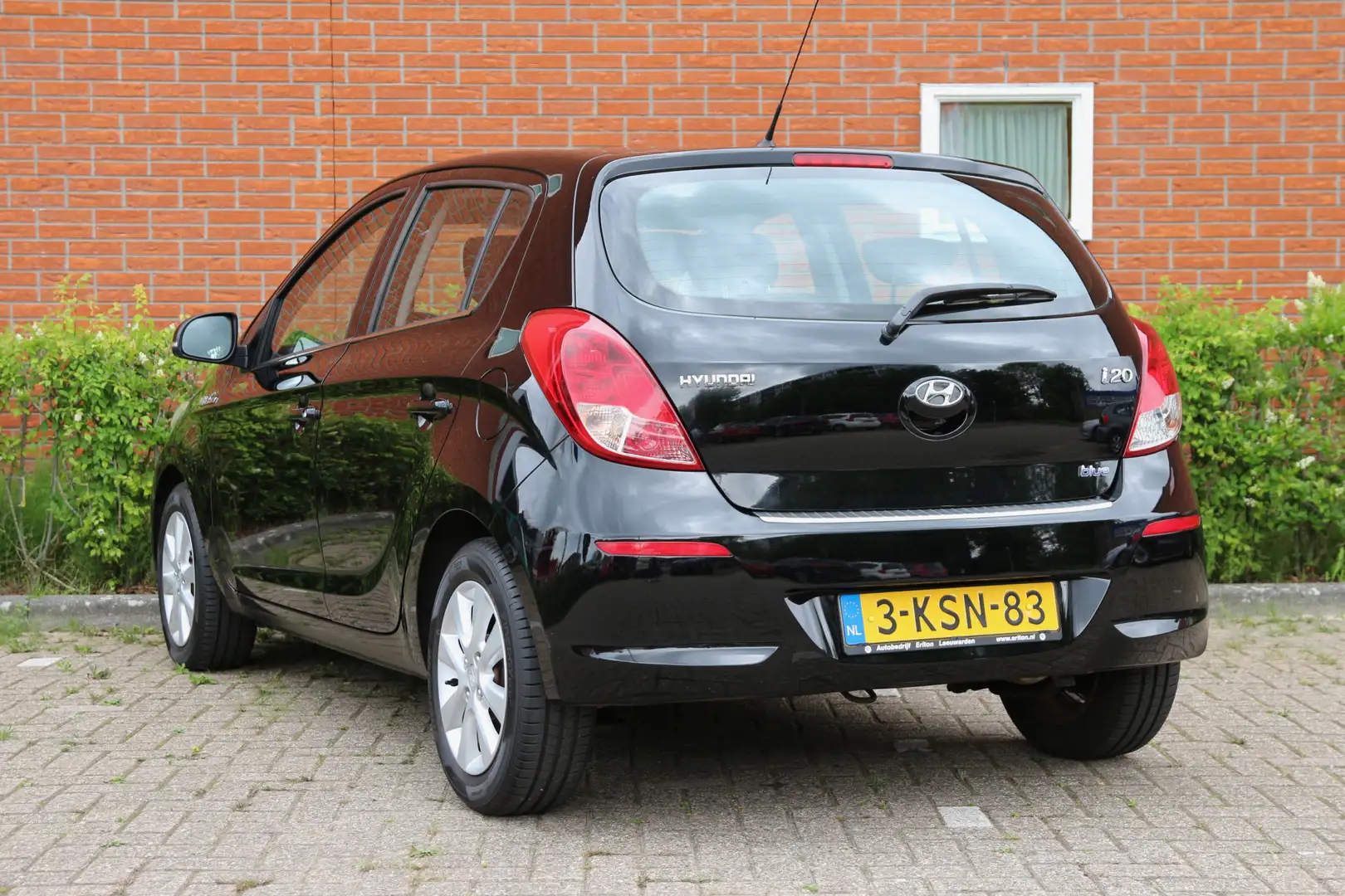 Hyundai i20 1.2i 86pk i-Deal | NL-auto | 5 deuren | Airco | El Zwart - 2