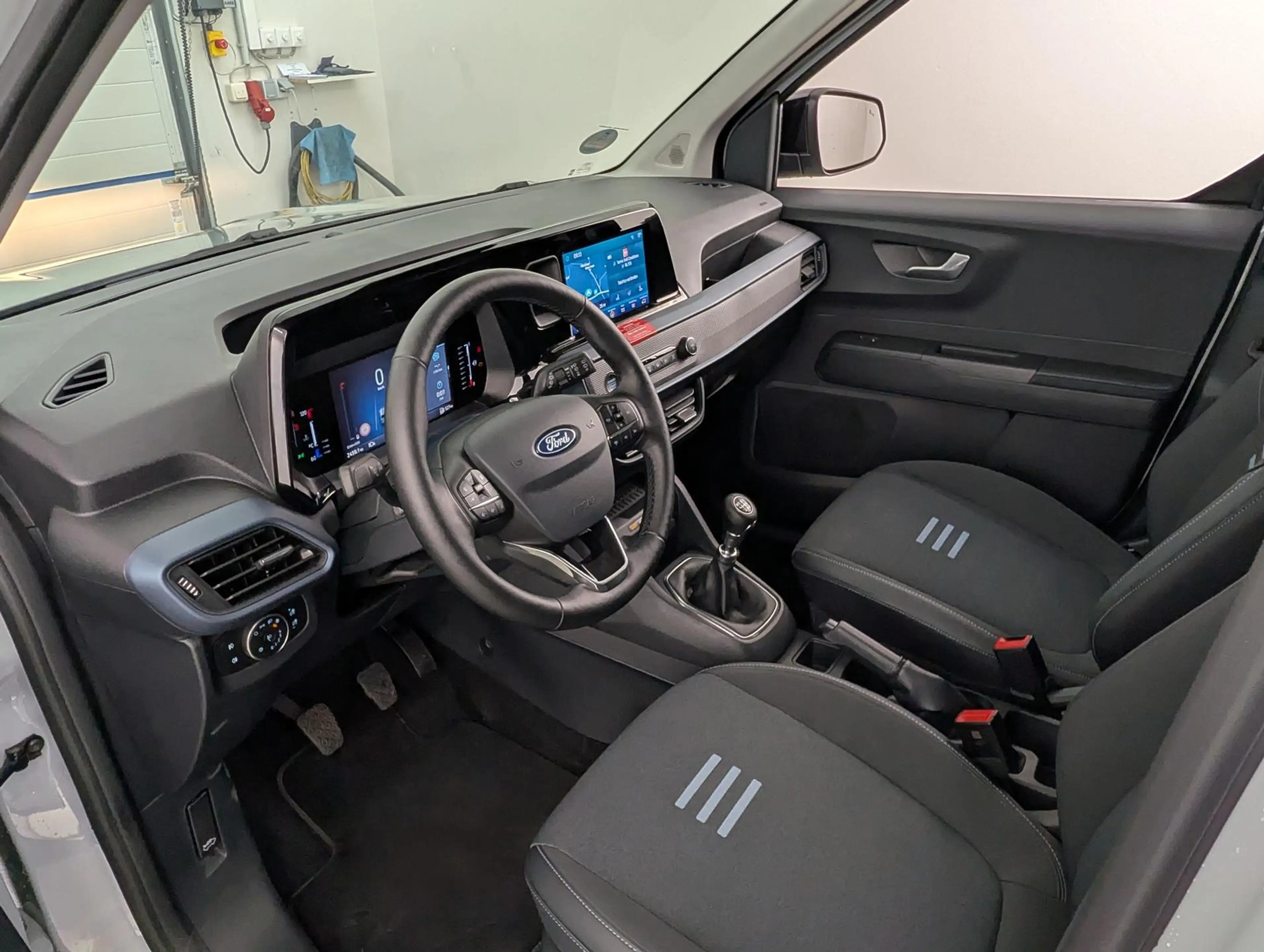 Ford Tourneo Courier 1.0 EcoB Active ACC+SHZ+LenkHZ — photo 13