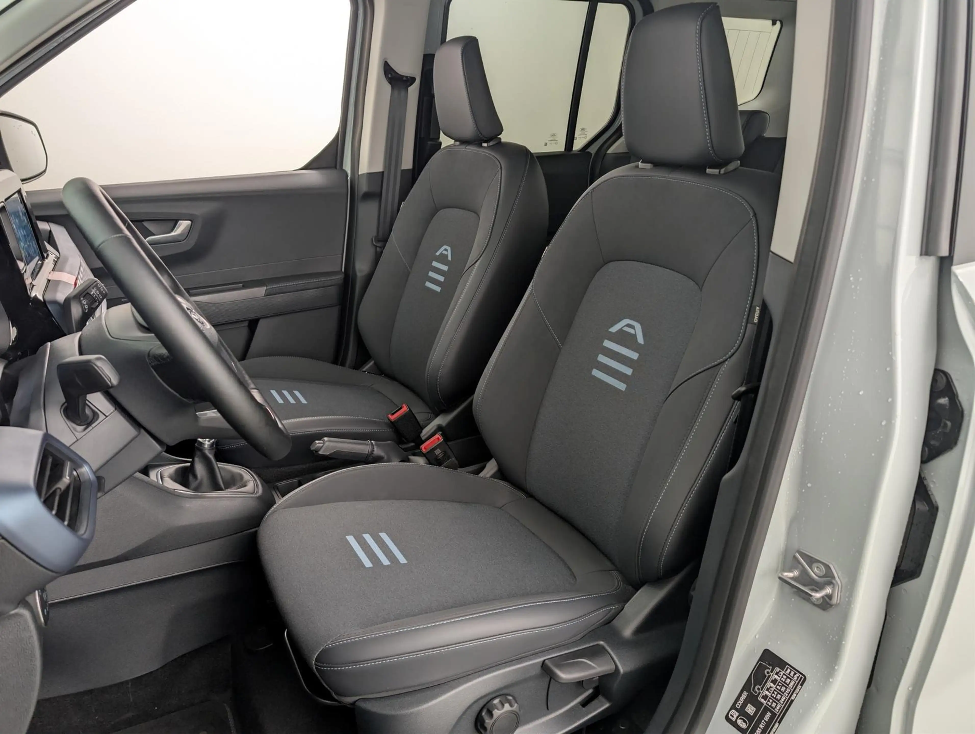 Ford Tourneo Courier 1.0 EcoB Active ACC+SHZ+LenkHZ — photo 9