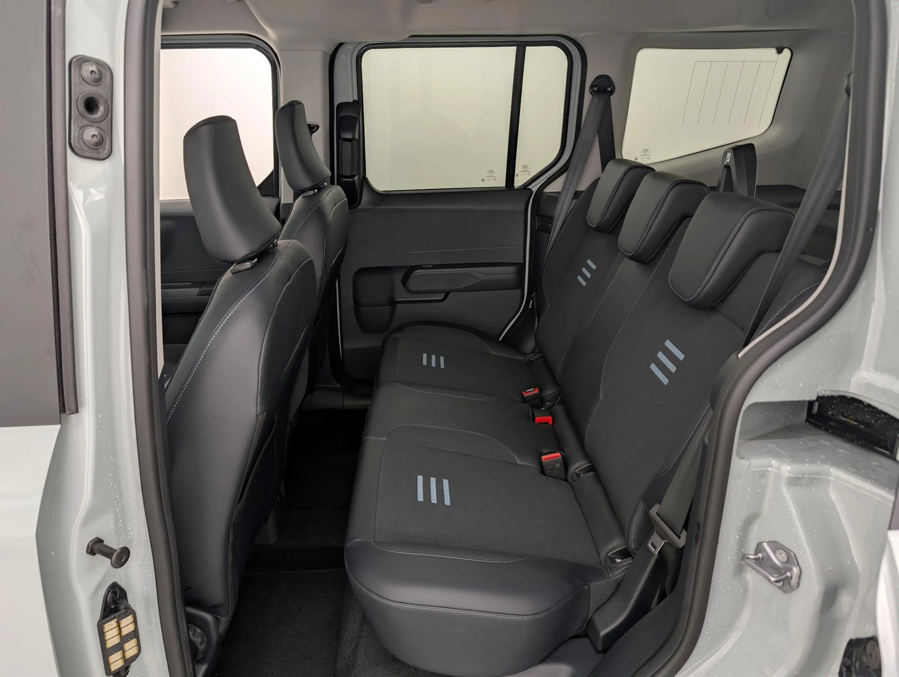Ford Tourneo Courier 1.0 EcoB Active ACC+SHZ+LenkHZ — photo 11