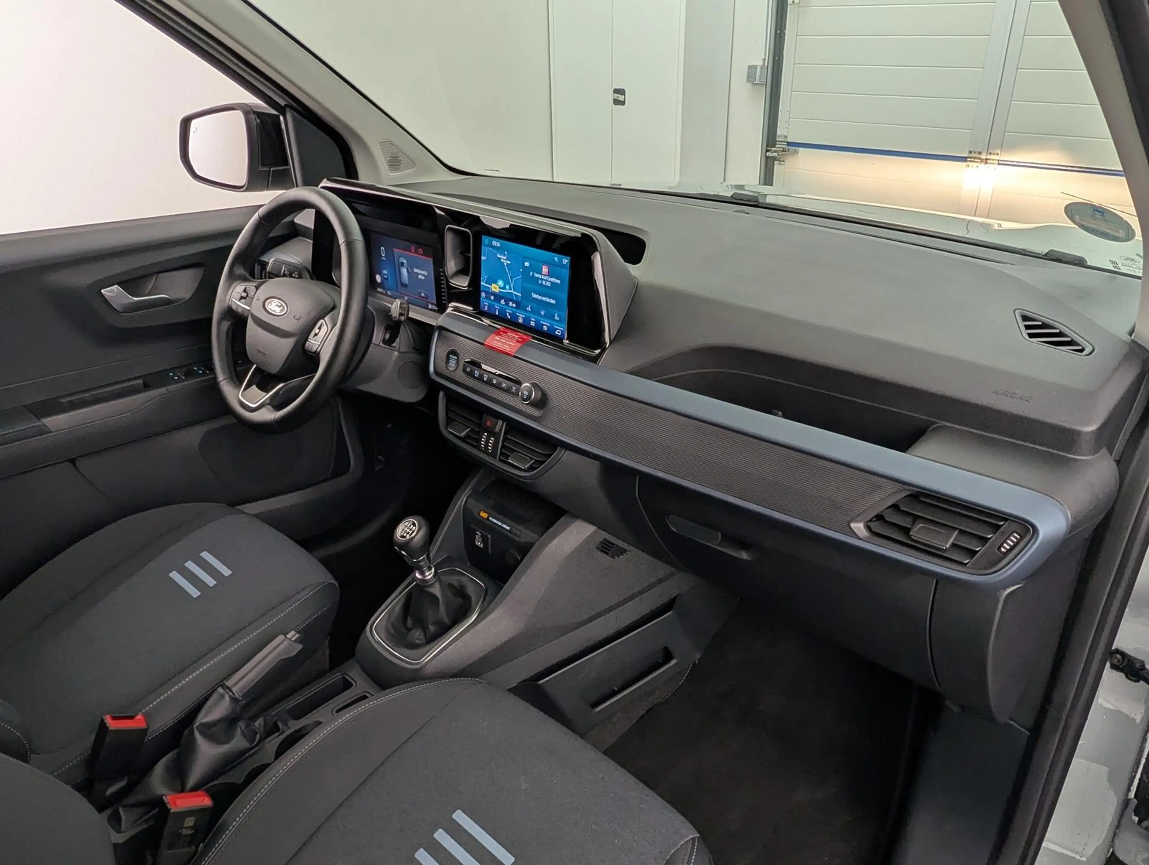 Ford Tourneo Courier 1.0 EcoB Active ACC+SHZ+LenkHZ — photo 14