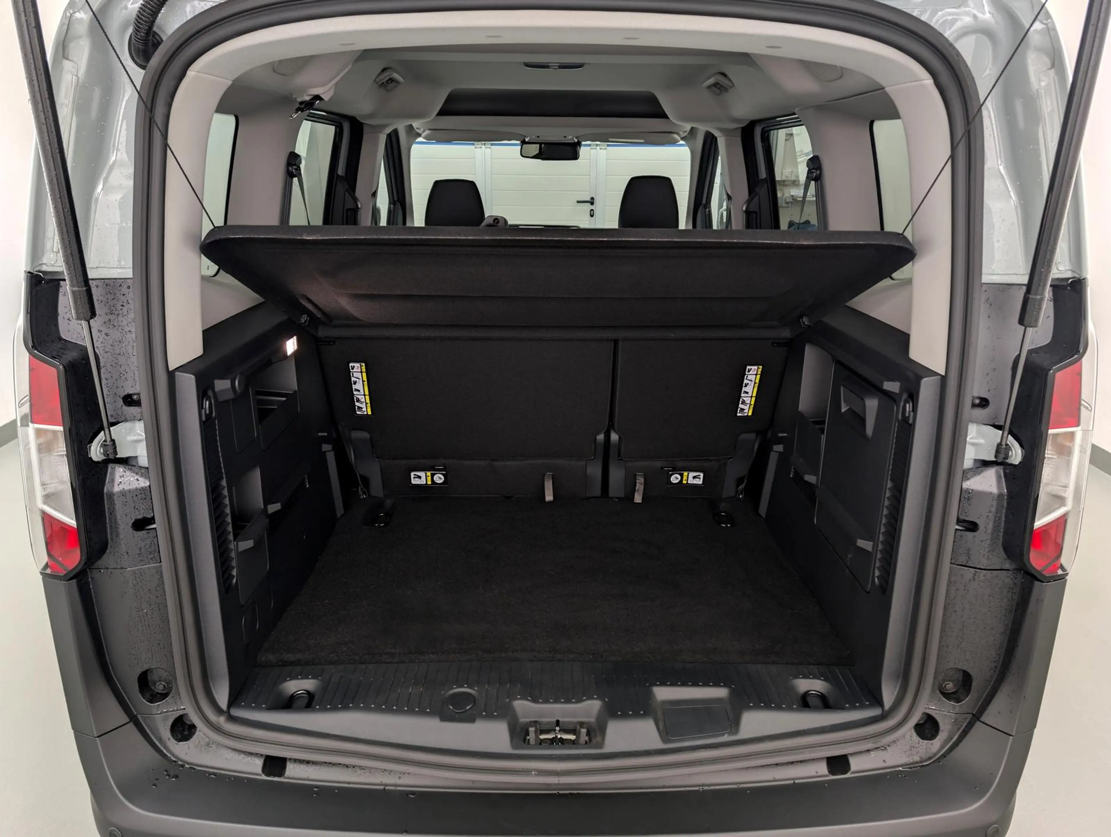 Ford Tourneo Courier 1.0 EcoB Active ACC+SHZ+LenkHZ — photo 8