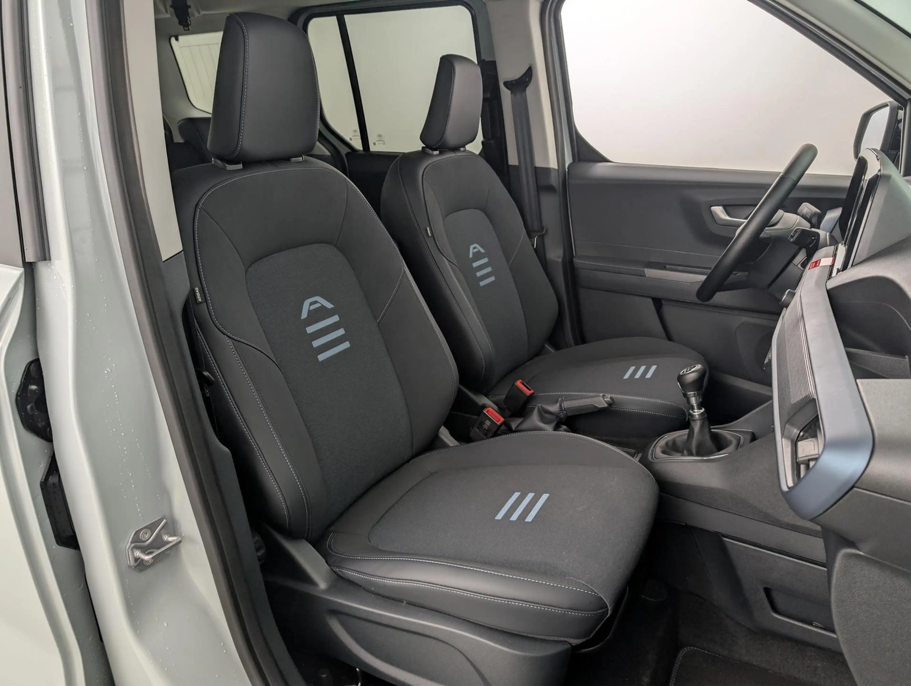 Ford Tourneo Courier 1.0 EcoB Active ACC+SHZ+LenkHZ — photo 10