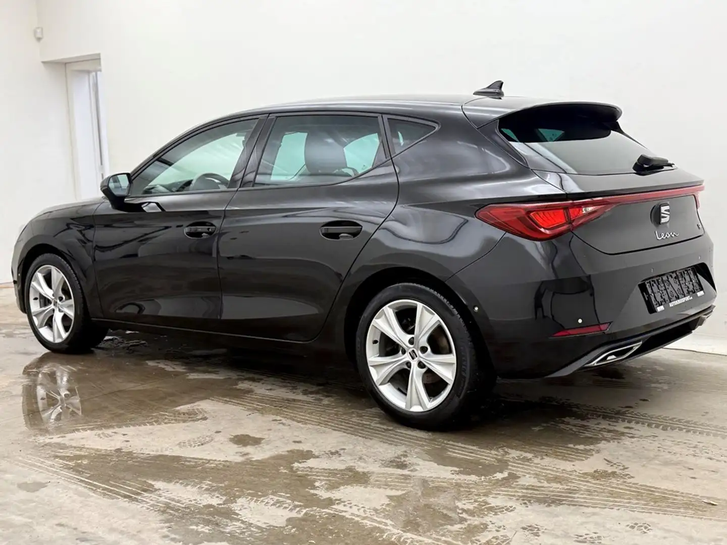 SEAT Leon 2.0TDI FR DSG GPS Verw.zetels+stuur Dig.Airco Alu Fekete - 2