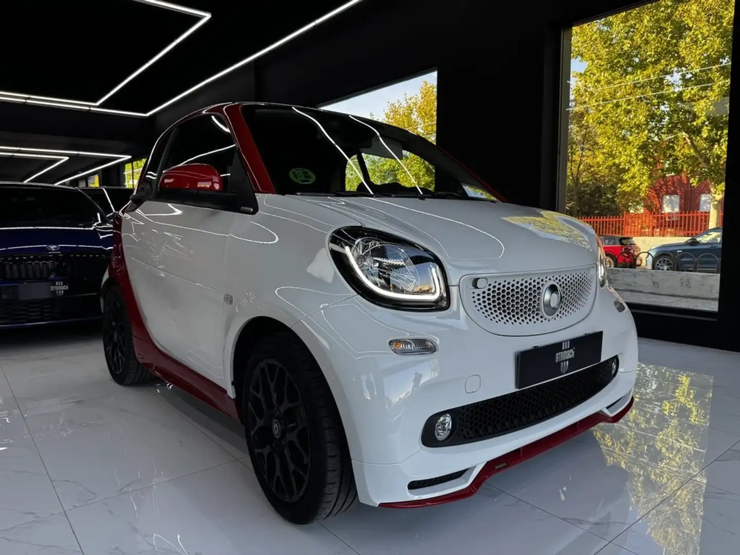 smart forTwo 0.9 66kW (90CV) USHUAIA LIM. EDIT COUPE Blanco - 1