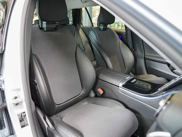 Mercedes-Benz C-Class view 7