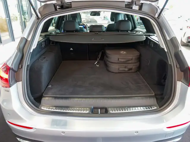 Mercedes-Benz C-Class view 11
