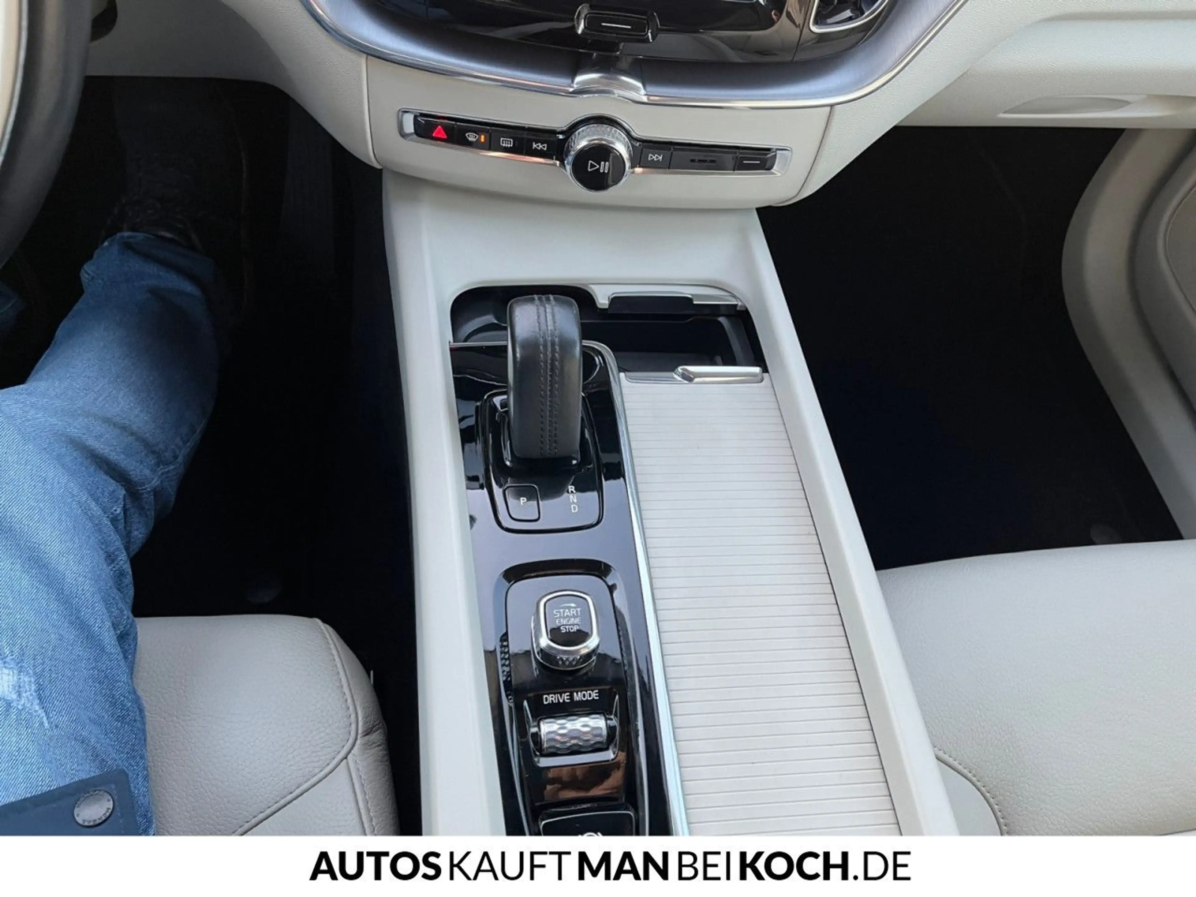 Volvo XC60 B5D AWD Momenentum Pro Kamera AHK Leder Navi — photo 11