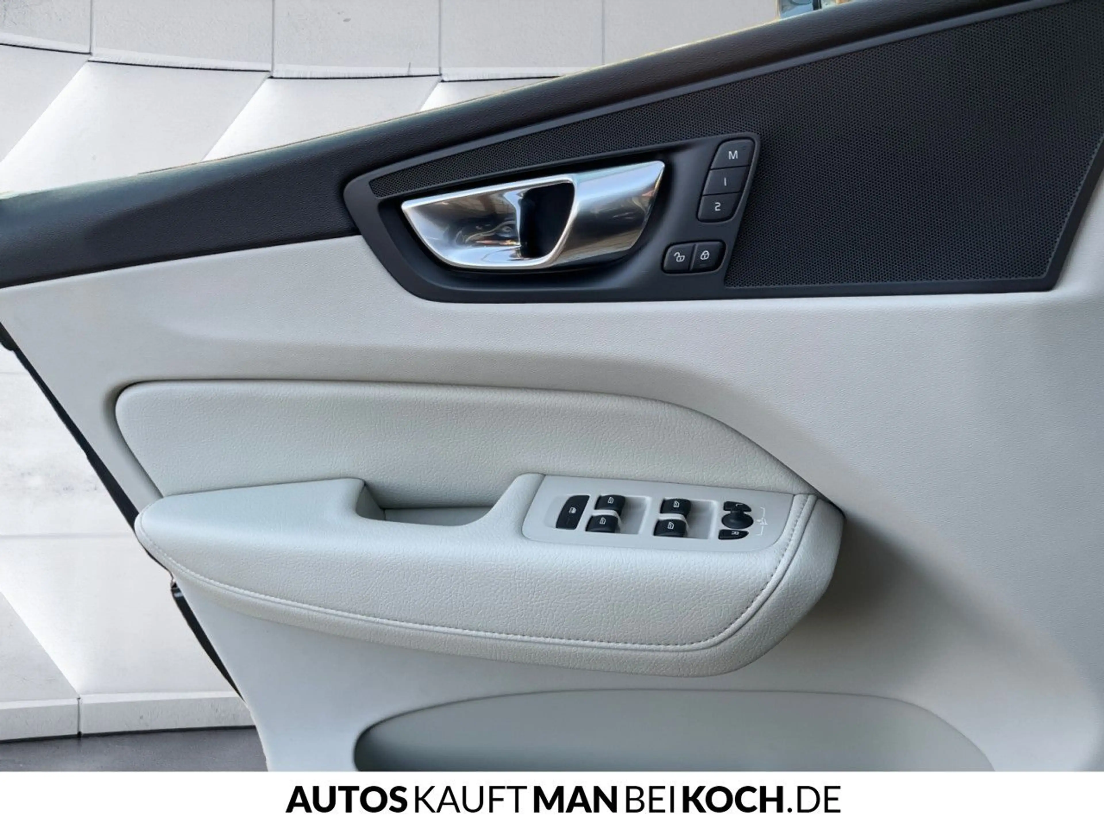Volvo XC60 B5D AWD Momenentum Pro Kamera AHK Leder Navi — photo 14