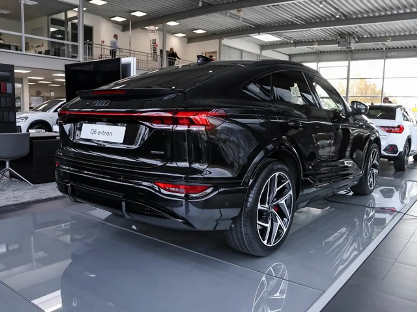 Audi e-tron quattro UPE 105.630,00 2 x S line Pano TechPro ... Noir - 2