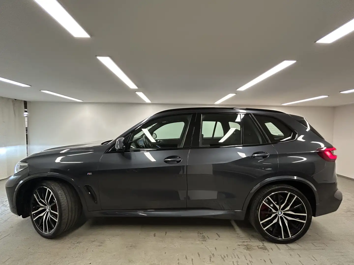 BMW X5 xDrive40i M Sportpaket Harman/Kardon Parkass. DAB Grijs - 2