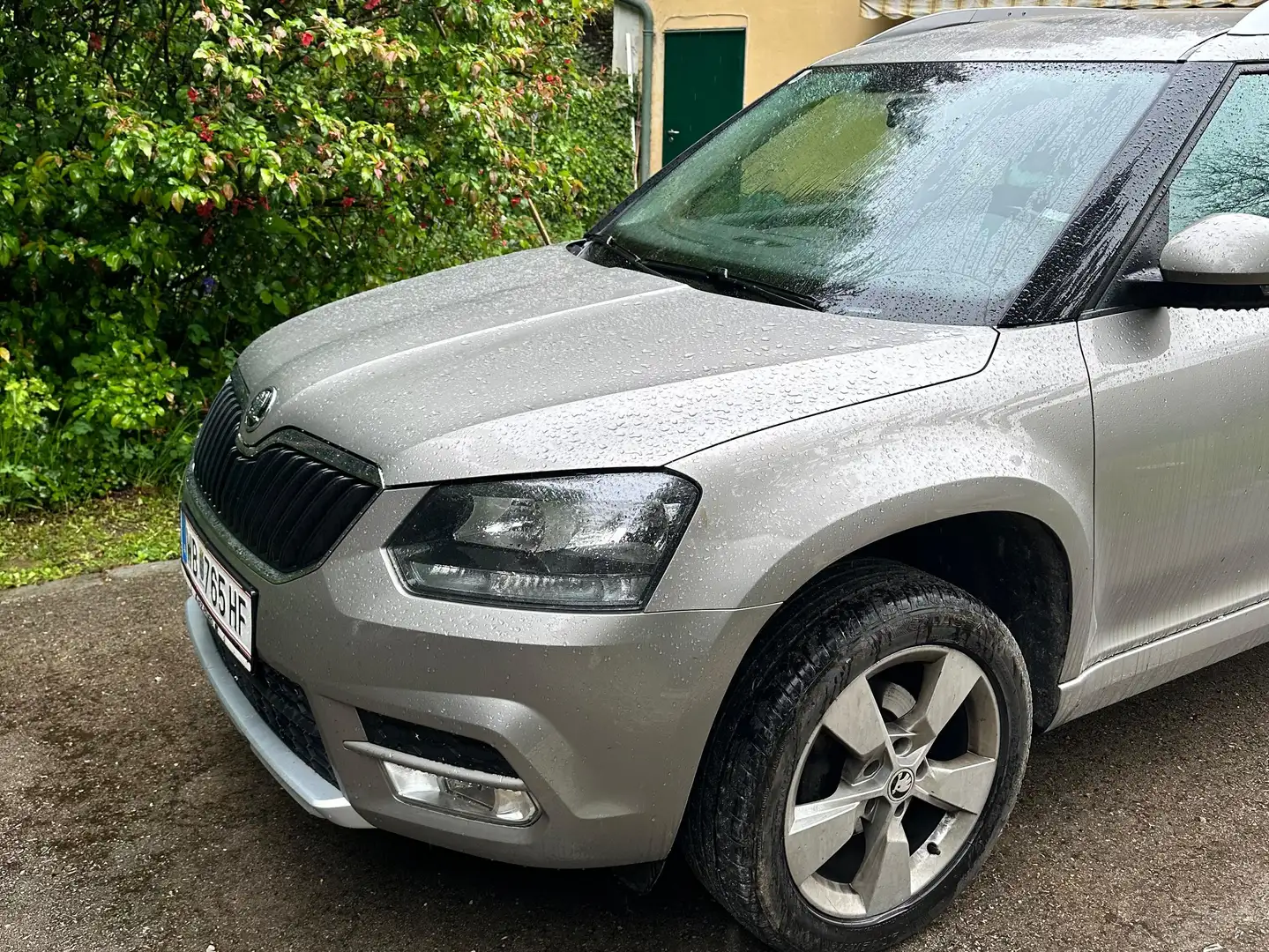 Skoda Yeti Yeti 2,0 TDI SCR 4x4 Active Active Silber - 2