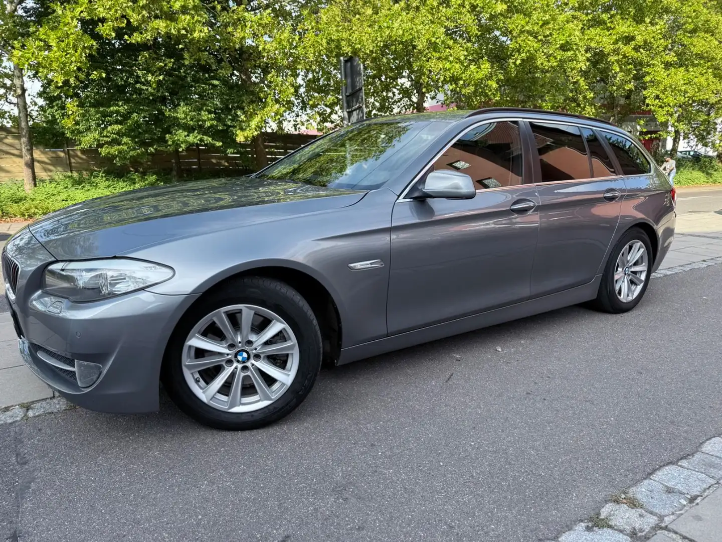 BMW 520 d SPORT/AUTOMATIK/LEDER/NAVI/ALU/Soft-Close Grigio - 2