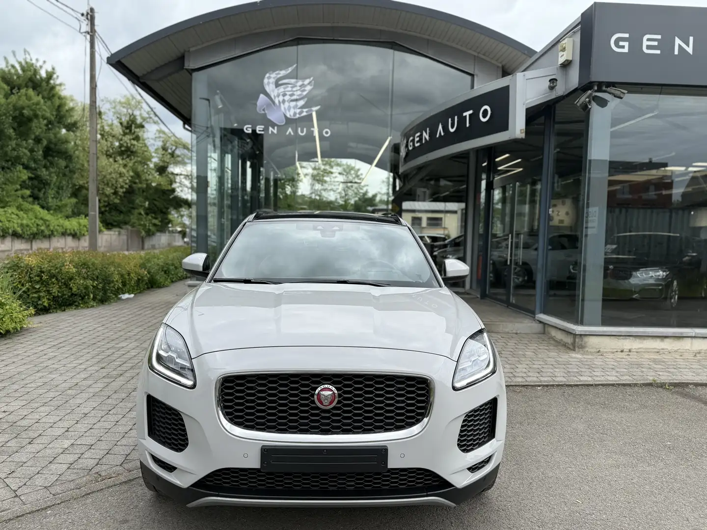 Jaguar E-Pace 2.0 D AWD R-Dynamic S LED HUD Cuir Cam. Pano. Gris - 2