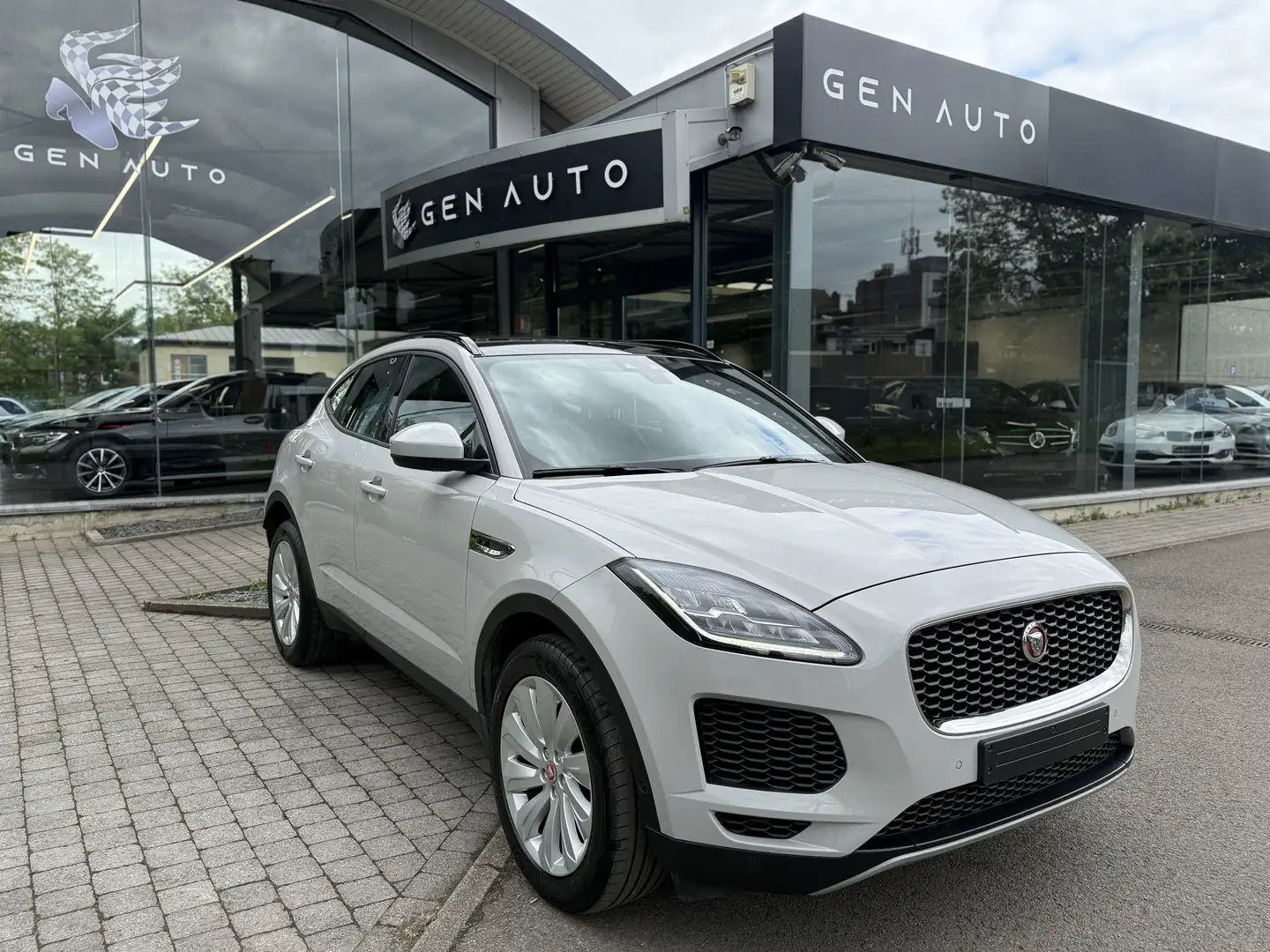 Jaguar E-Pace 2.0 D AWD R-Dynamic S LED HUD Cuir Cam. Pano. Gris - 1