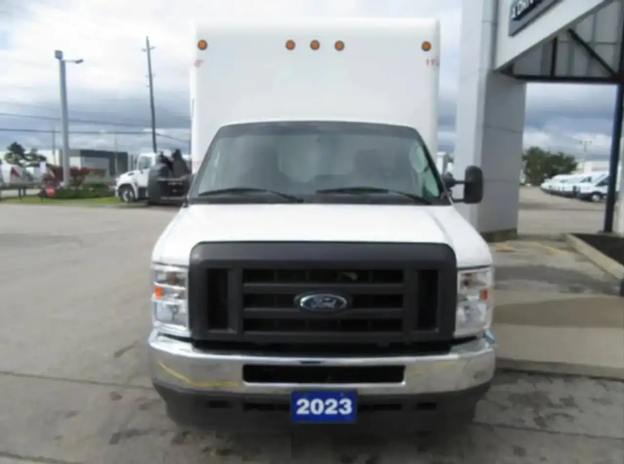 Ford E-450 photo Ford E-450