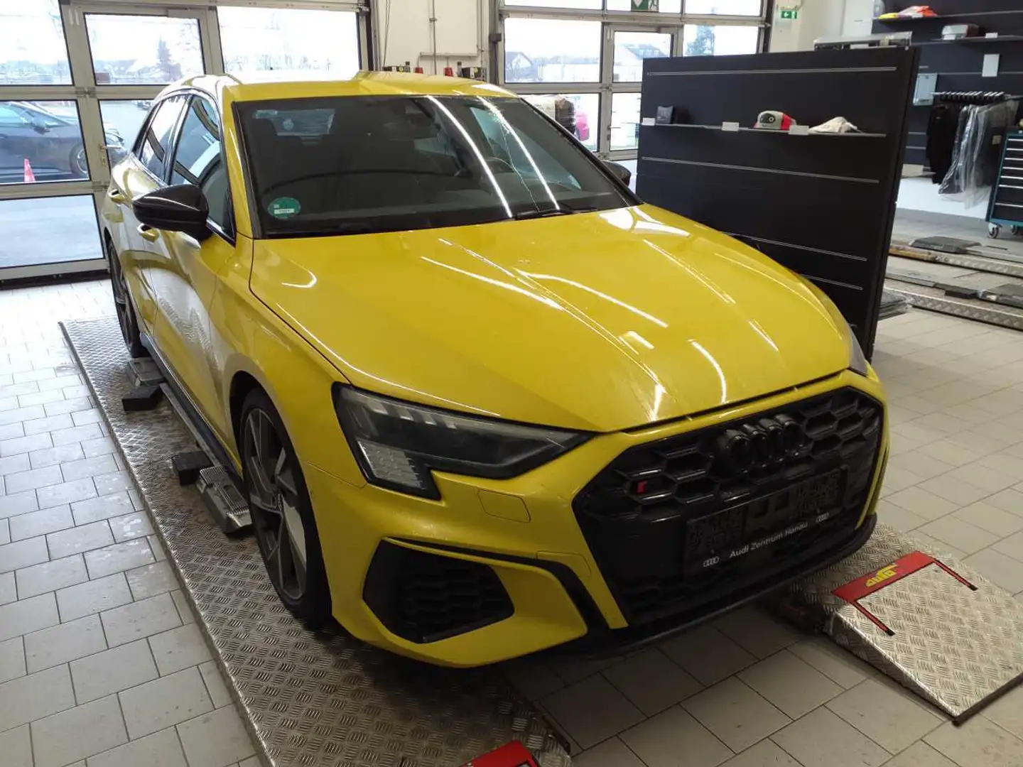 Audi S3 EDITION ONE *NAVI*MATRIX*HEAD UP*VC Gelb - 2
