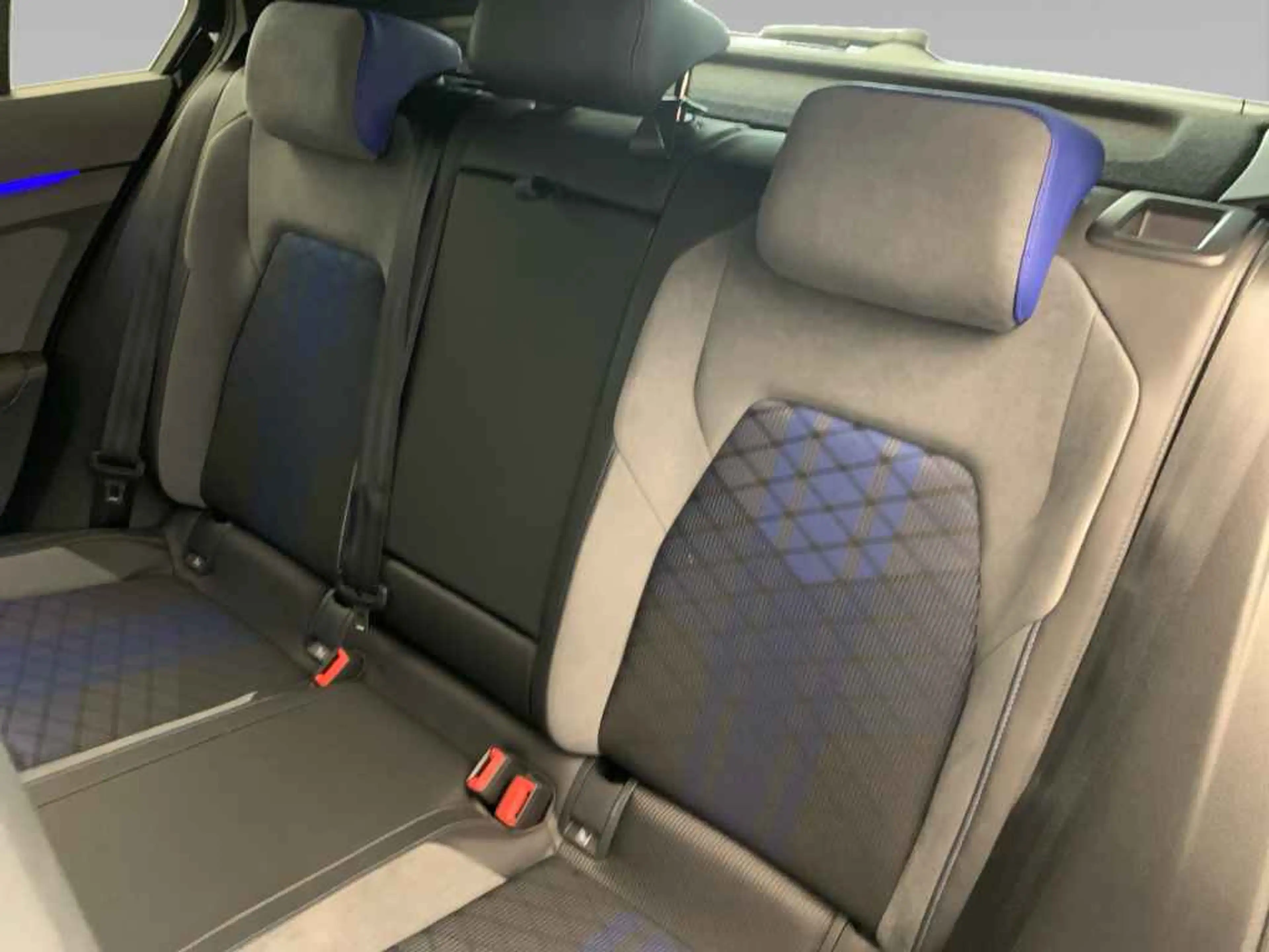 Volkswagen Golf R *MATRIX*ACC*DIGITAL*R-CAM*SHZ*LHZ*ALU18* — photo 13