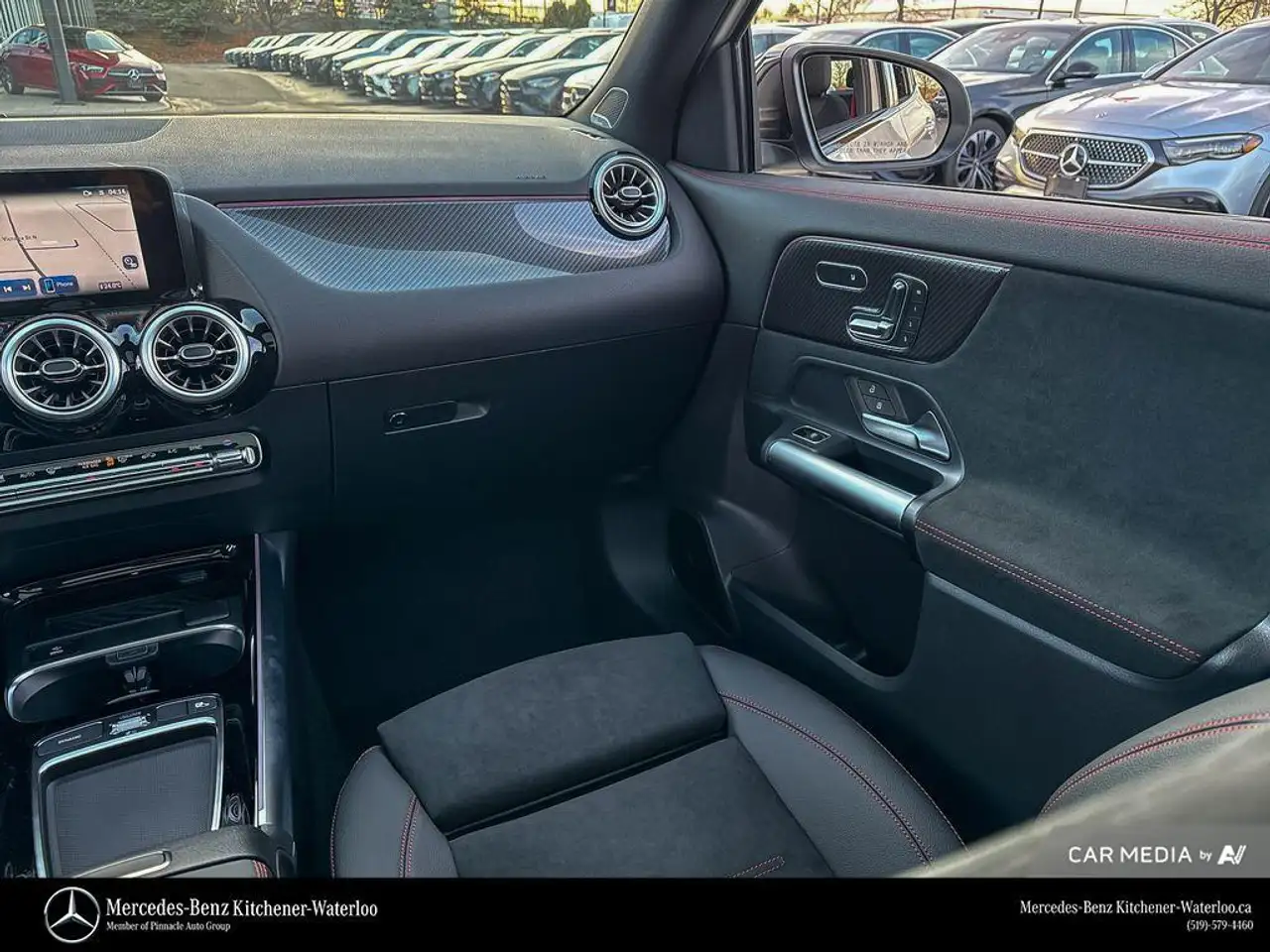 Mercedes-Benz GLA снимка Mercedes-Benz GLA