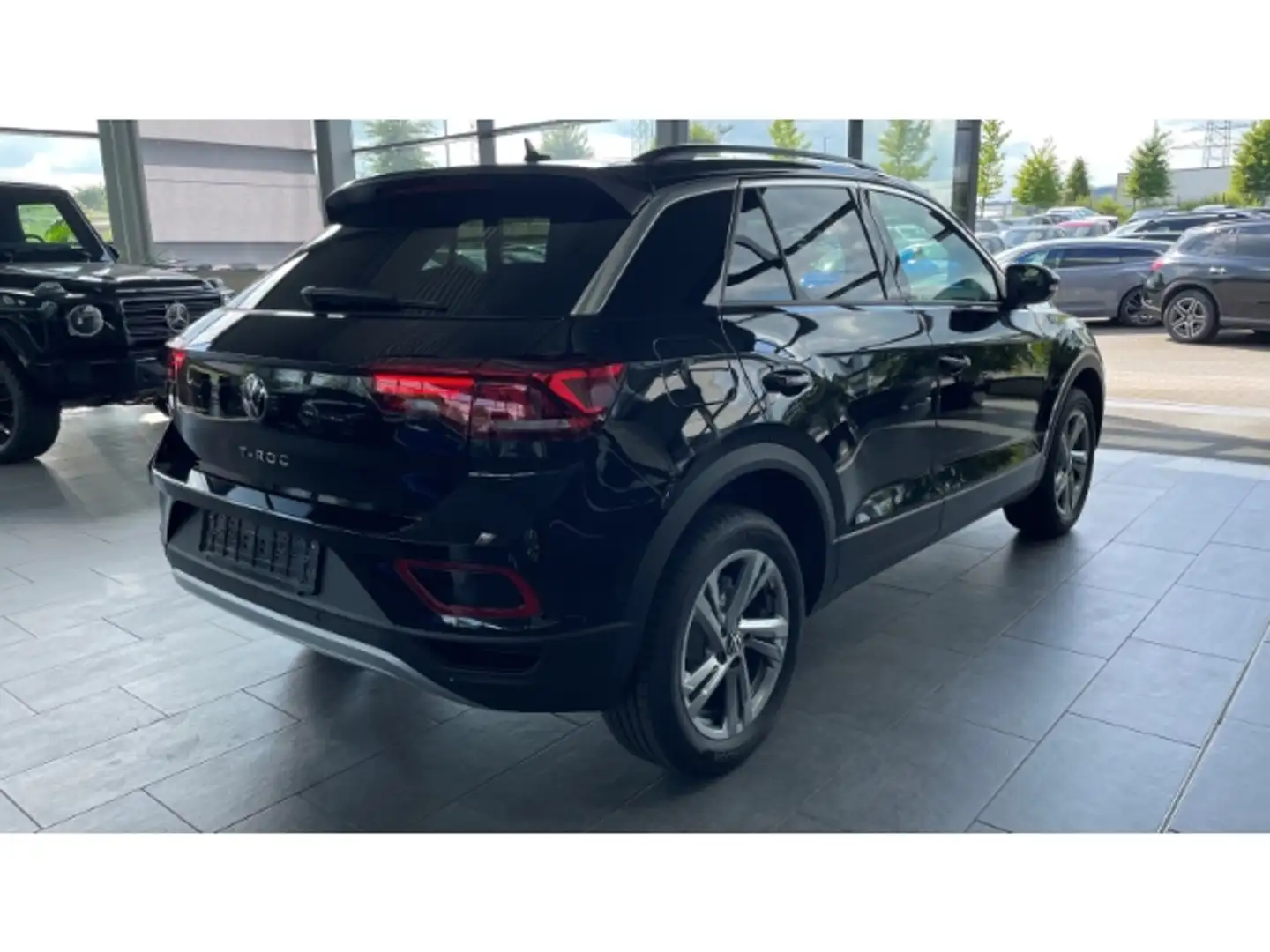 Volkswagen T-Roc Life 1.5 TSI Keyless LED Kamera ACC Winterpaket Ca Schwarz - 2