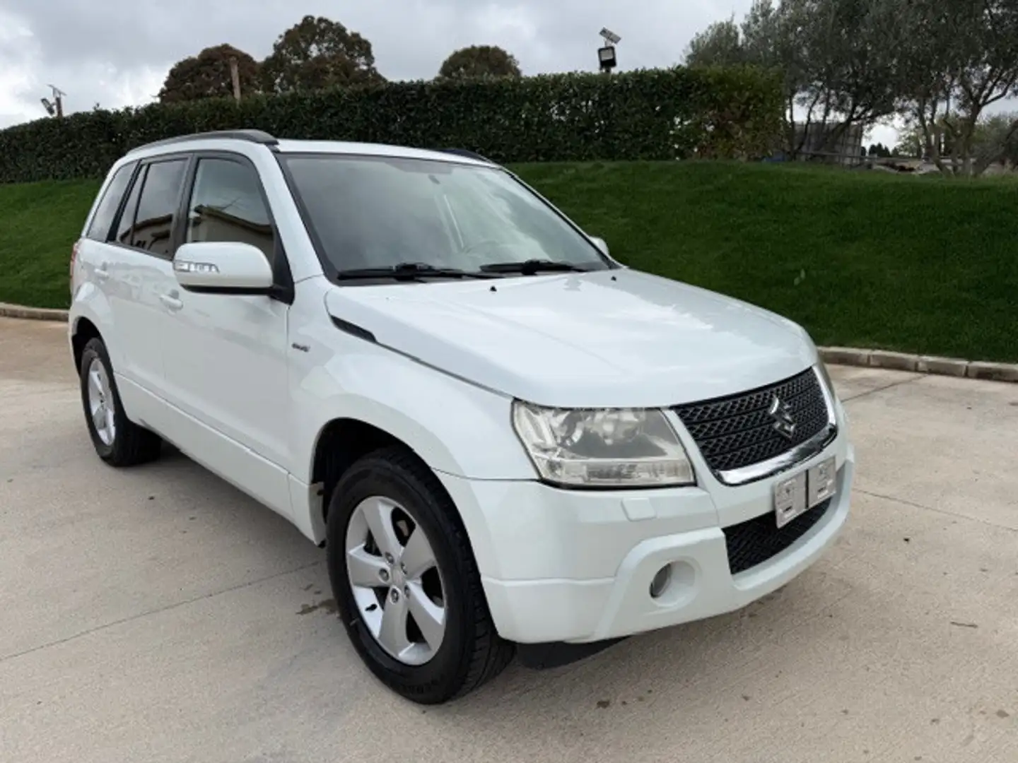 Suzuki Grand Vitara Grand Vitara 1.9 DDiS 5 porte Offroad Bianco - 1